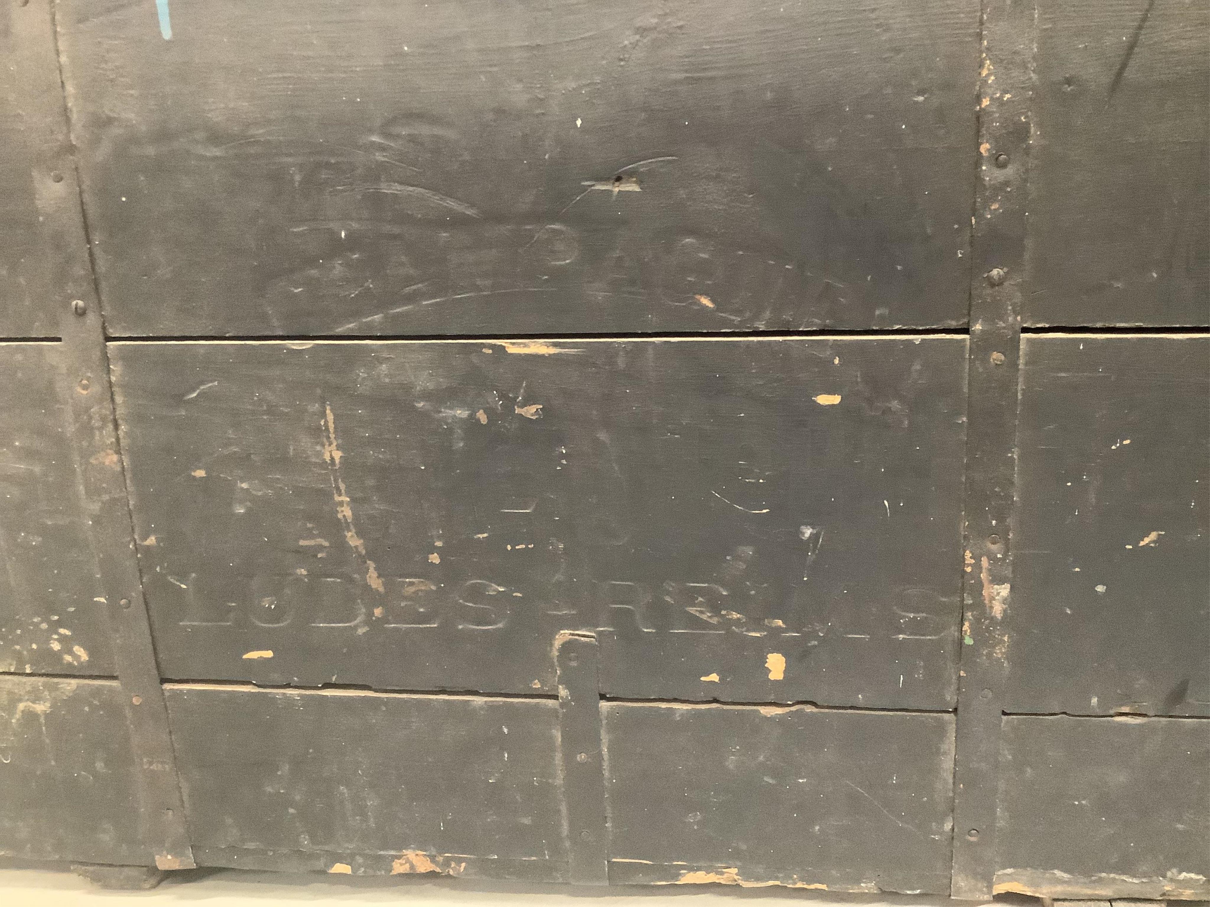 A vintage wooden trunk, width 87cm, depth 39cm, height 47cm